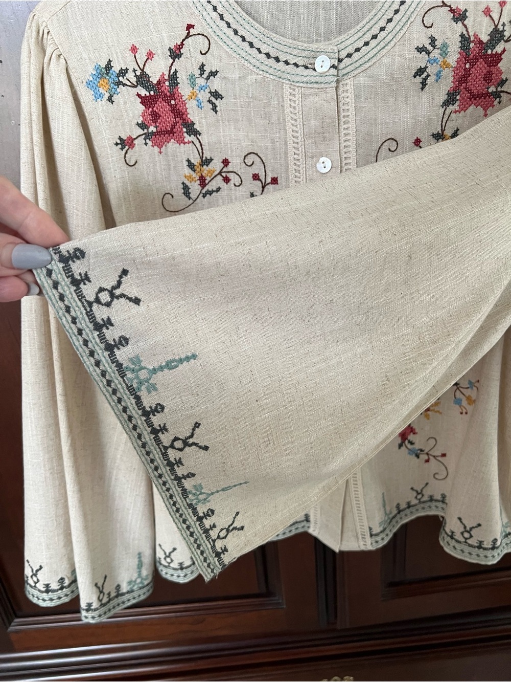 Solitaire Cream Button-Front Blouse with Multi-Color Floral Embroidery - Picture 6 of 6